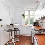 아파트 5 Min Fra Banegarden - Plads Til 4-personer