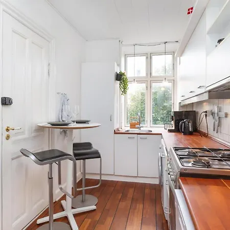 Appartement 5 Min Fra Banegarden - Plads Til 4-personer